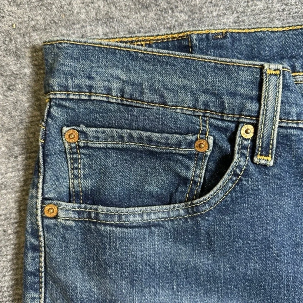 Levis 505 Regular Fit Straight Leg Jeans Mens 38x30 Medium Wash Blue Denim